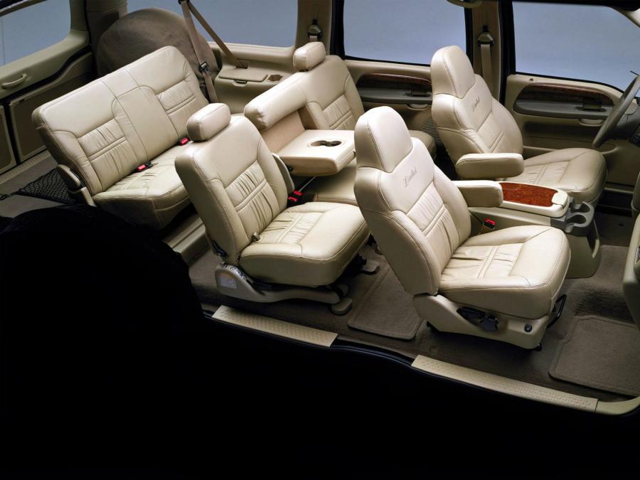 Интерьер Ford Excursion Limited 2000 года  (фото 5 из 27)